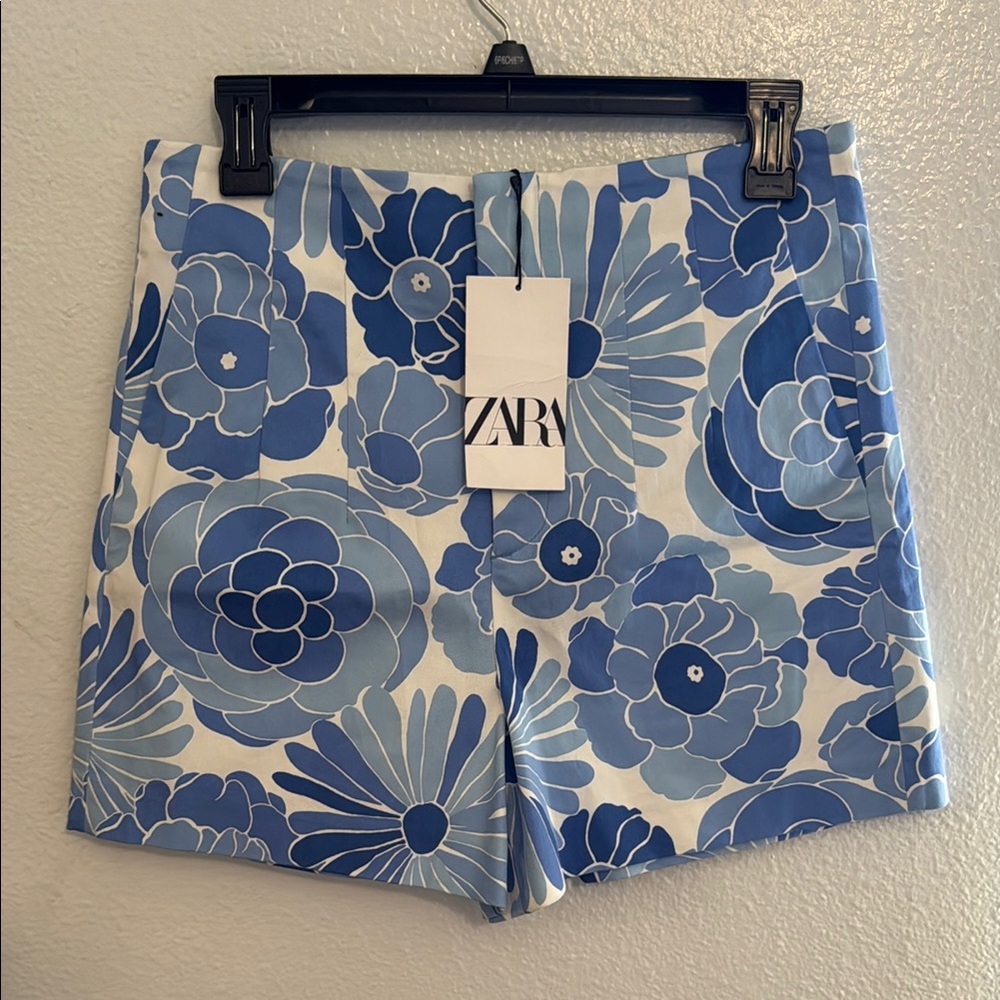 Zara Women's Blue Floral Shorts